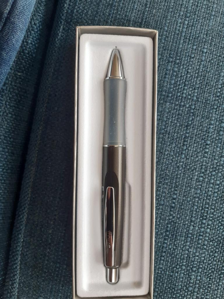 Pilot pen, Verzamelen, Pennenverzamelingen, Ophalen of Verzenden, Balpen, Overige merken, Met reclame