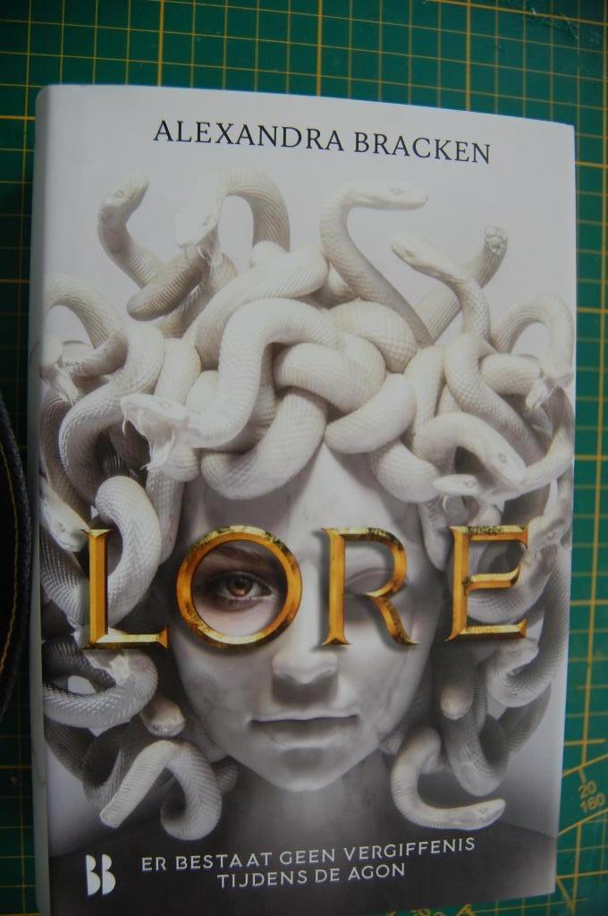 Een boek van ALEXANDRA BRACKEN  uit 2021, Ophalen of Verzenden, Zo goed als nieuw, ALEXANDRA BRACKEN