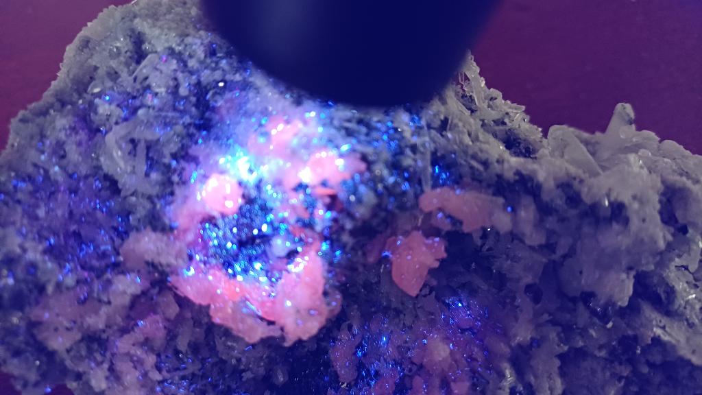 D17-12 Fraaistuk Calciet UV gev Chloriet Sfaleriet Bulgarije, Ophalen of Verzenden, Mineraal