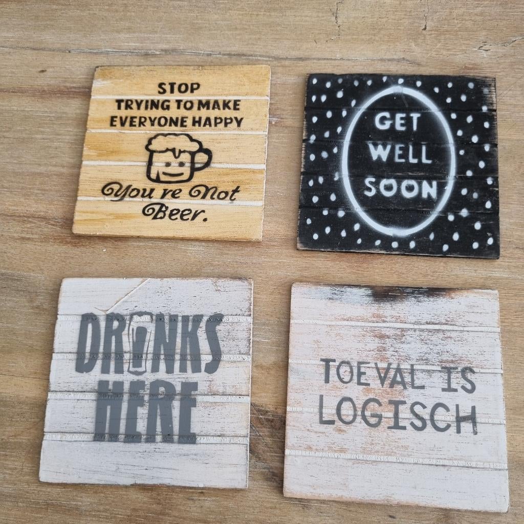 Set van 4 houten onderzetters met leuke teksten 10x10cm, Ophalen of Verzenden, Nieuw, Glas of Kopje