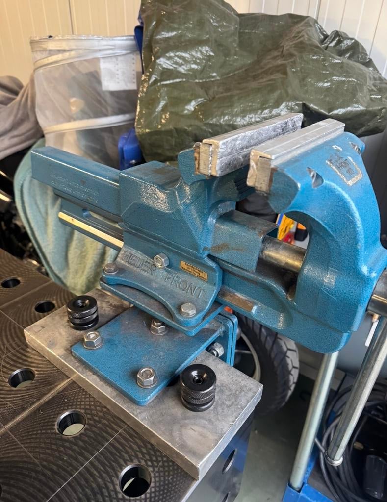 Heuer Front 160 bankschroef  met magneet alu bekjes, Ophalen of Verzenden, Zo goed als nieuw