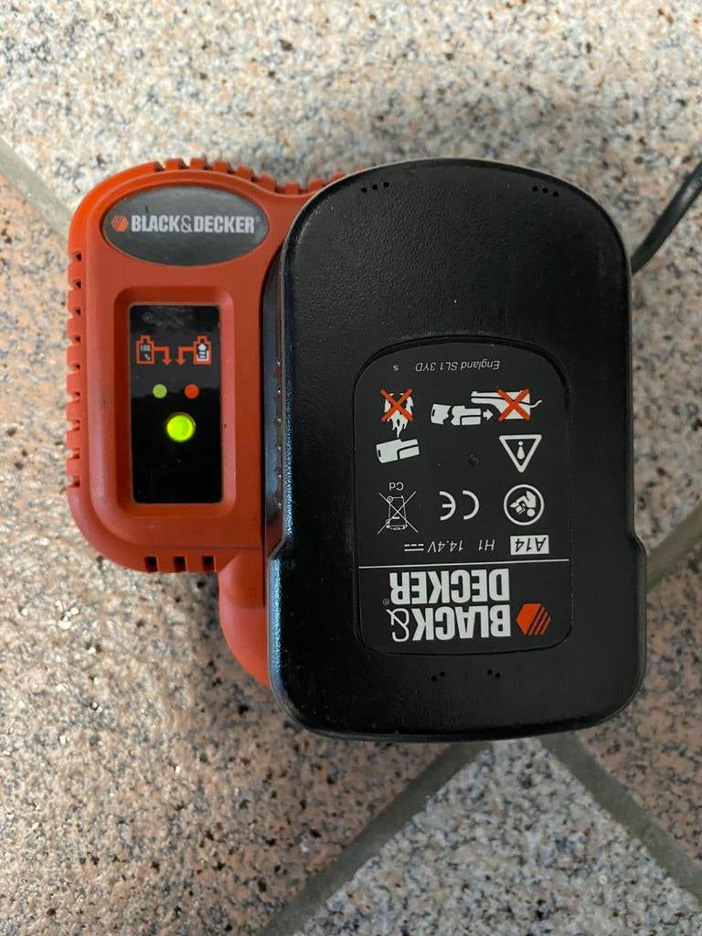 Black & Decker acculader met 2 accu’s, Ophalen of Verzenden, Zo goed als nieuw