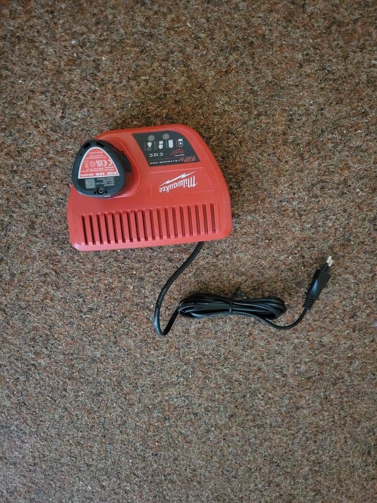 Milwaukee accu lader 12V C12 C, Ophalen of Verzenden, Zo goed als nieuw