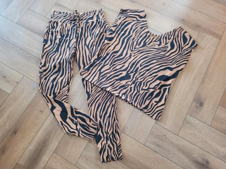 Prachtige travelstof set (broek + top) van Expresso, 40-42, Kleding | Dames, Broeken en Pantalons, Zo goed als nieuw, Maat 42/44 (L)
