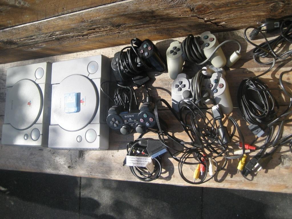 Sony Playstation 1 kavel, Ophalen of Verzenden, Gebruikt, Met 3 controllers of meer, Met geheugenkaart