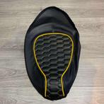 UITVERKOOP! Zadelhoes Piaggio Zip audi rs geel custom, Piaggio, Info@jynkx.com, Jynkx, Nieuw