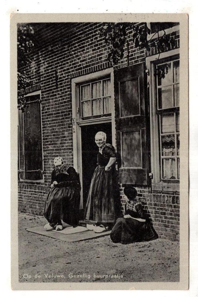 Veluwe Dorpsleven Nunspeet  Klederdracht praatje  1940, Verzenden, 1920 tot 1940, Gelopen, Gelderland