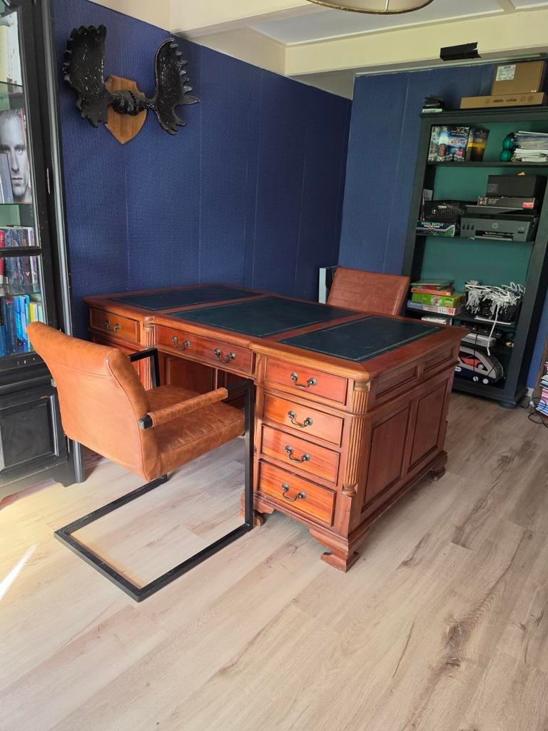 Klassiek houten notaris bureau met groen lederen blad, Huis en Inrichting, Bureaus, Ophalen, Gebruikt, Hout, Bruin