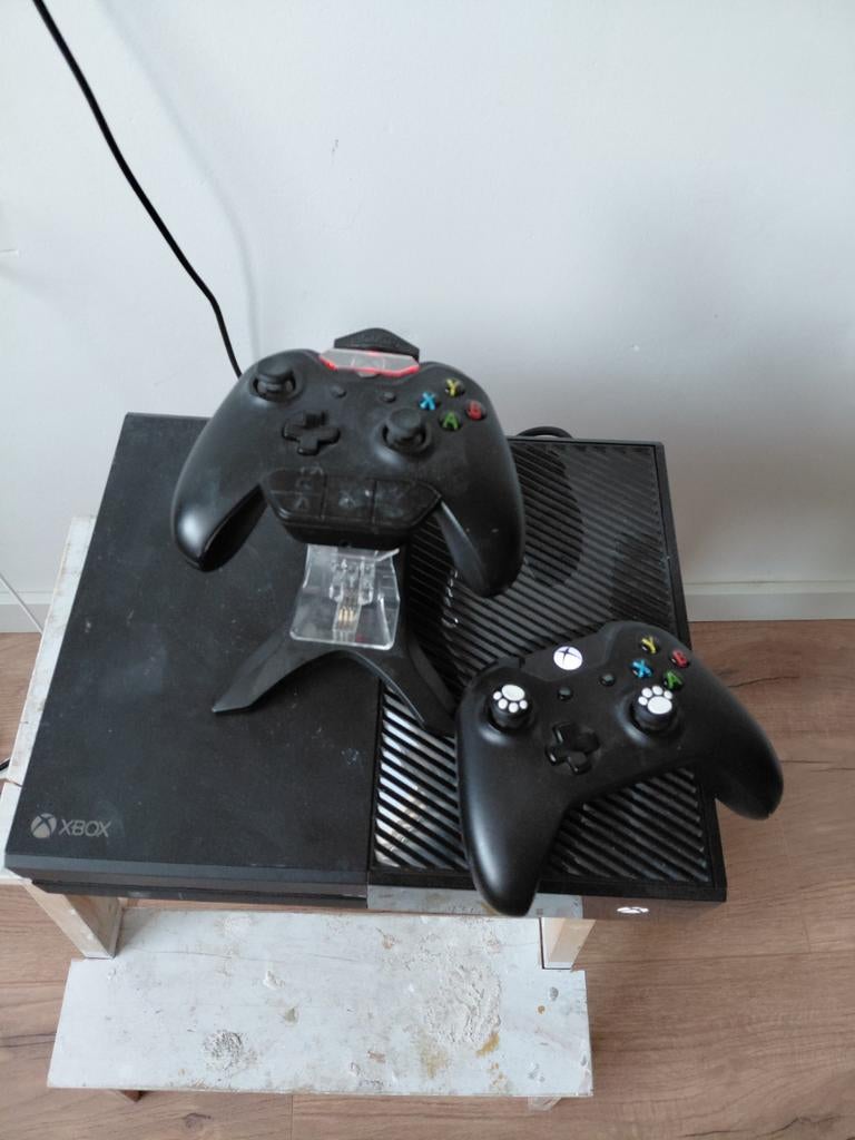 Xbox One Original met 2 controllers en 6 games, Ophalen, Zo goed als nieuw, Met 2 controllers, Met games