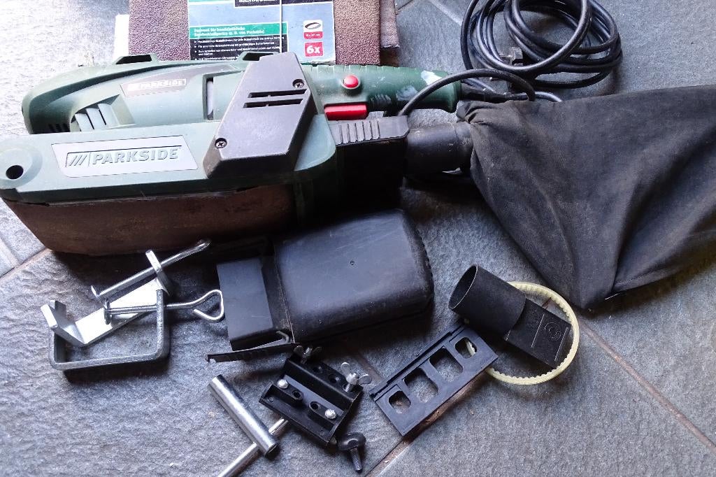 Band schuurmachine., Doe-het-zelf en Verbouw, Gereedschap | Schuurmachines, Ophalen, Gebruikt, 600 tot 1200 watt, Bandschuurmachine