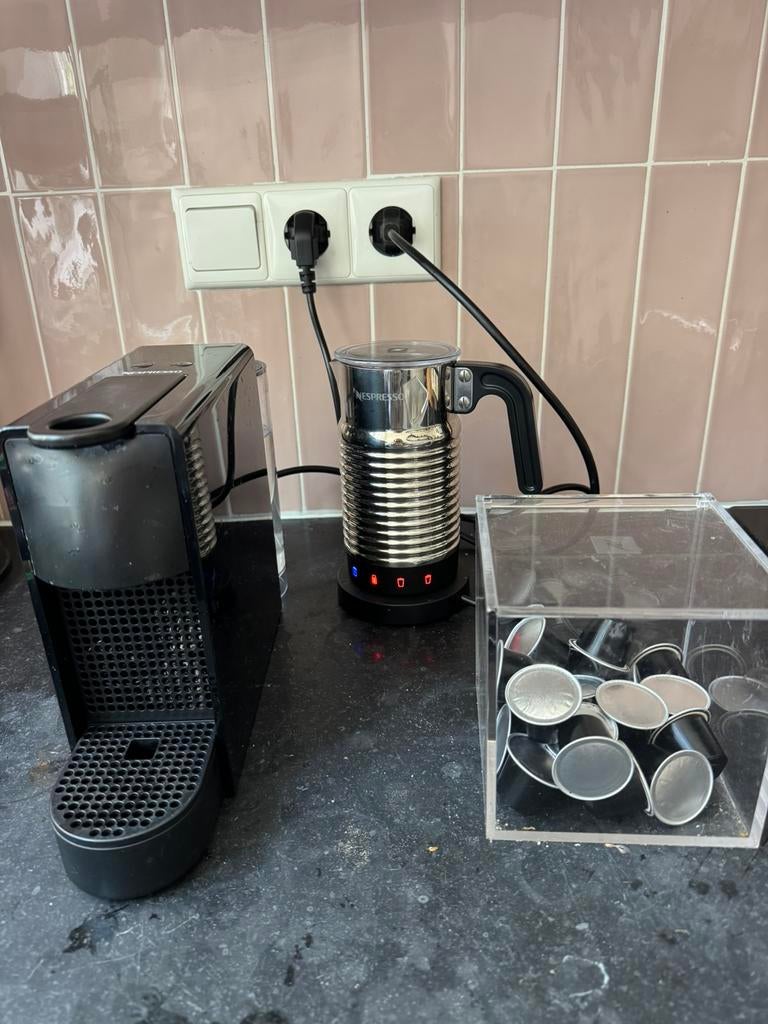Nespresso set: essenza mini, aeroccino 4, cube capsulehouder, Witgoed en Apparatuur, Koffiezetapparaten, Ophalen, Gebruikt, Espresso apparaat