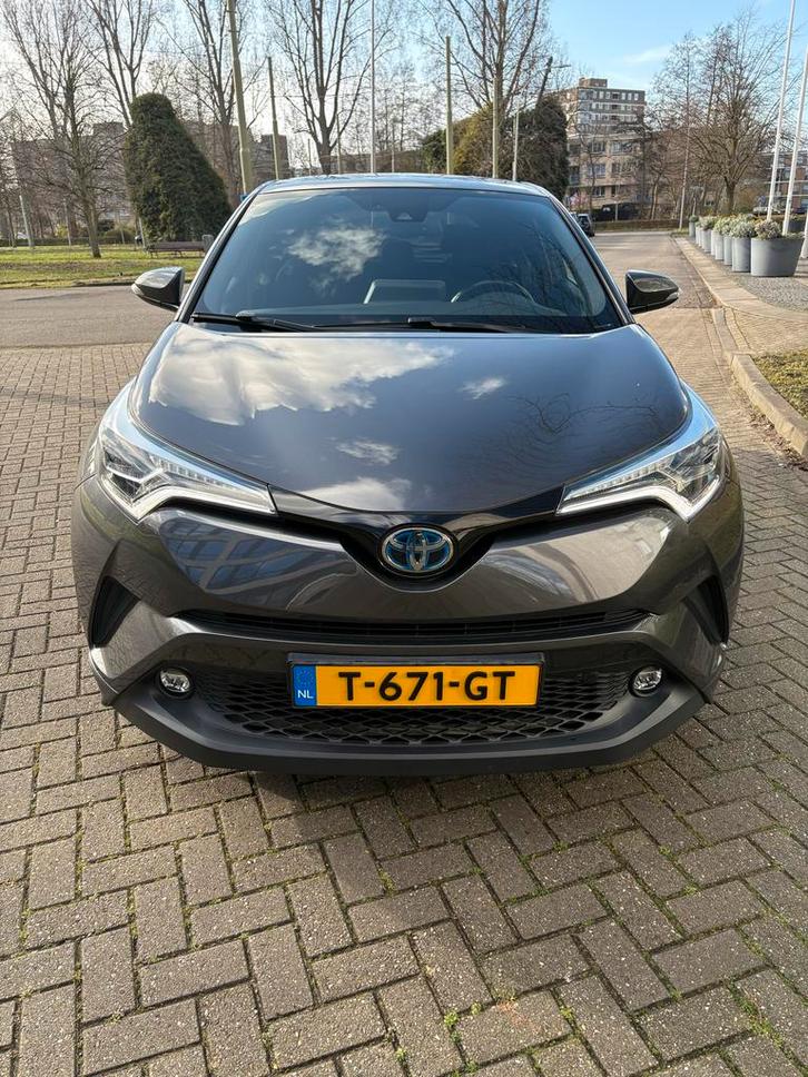 Toyota C-HR 1.8 Hybrid 122pk CVT 2018 Grijs, Auto's, Toyota, Particulier, C-HR, Achteruitrijcamera, Adaptive Cruise Control, Airbags