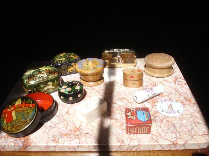 Bijzondere pillendoosjes uit verschillende materiaalsoorten!, Antiek en Kunst, Curiosa en Brocante, Ophalen of Verzenden