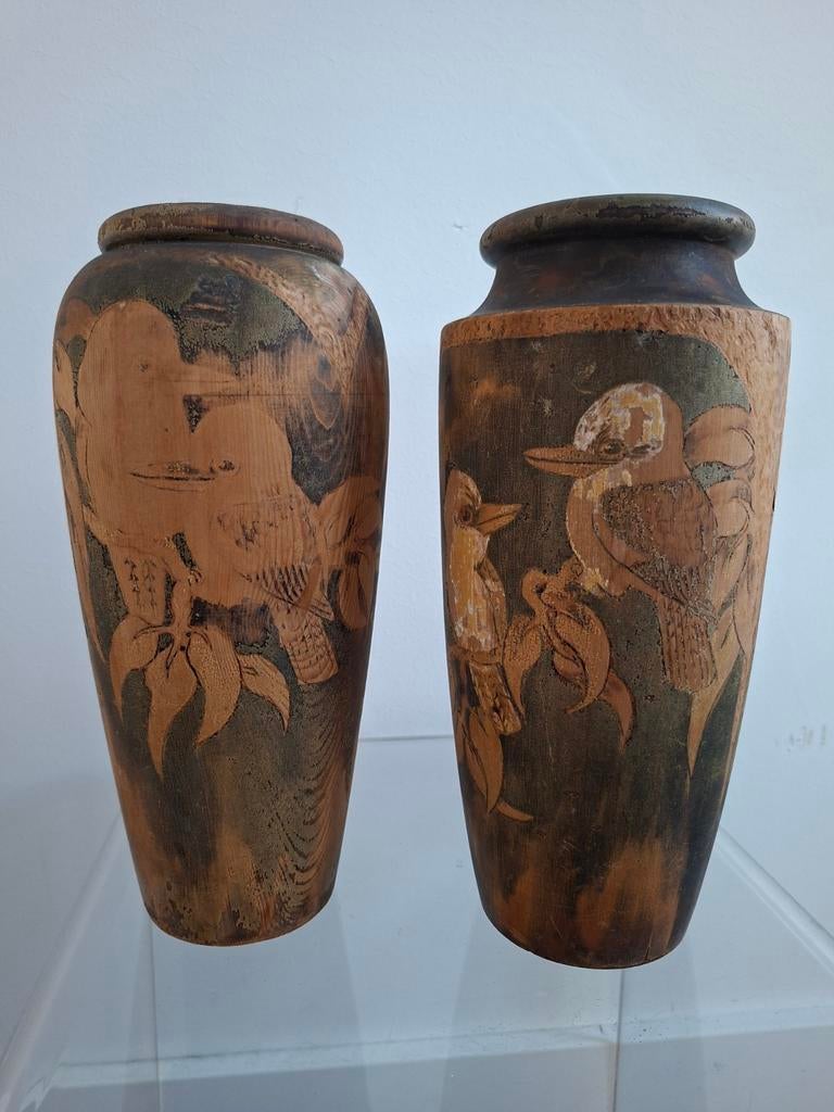 2 x antieke Australische "pokerwork" vaas van hout, Antiek en Kunst, Ophalen of Verzenden