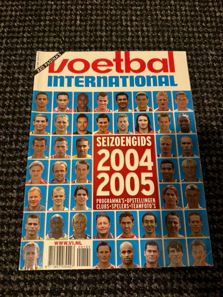 Voetbal International seizoengids 2004-2005, Boeken, Ophalen of Verzenden, Zo goed als nieuw, Balsport