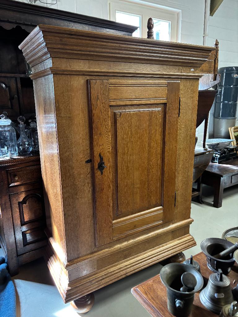 OPRUIMING! Mooie degelijke eiken broodkast "Spinde" 150 euro, Ophalen