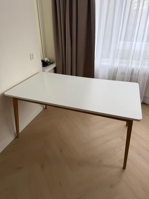 Uitschuifbare eettafel Jysk incl vier eetkamerstoelen, Ophalen, Gebruikt, 4 tot 6 stoelen