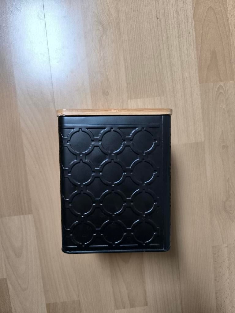 Zwart metalen opbergblik met bamboe deksel, Minder dan 50 cm, Minder dan 50 cm, Zo goed als nieuw, Minder dan 50 cm