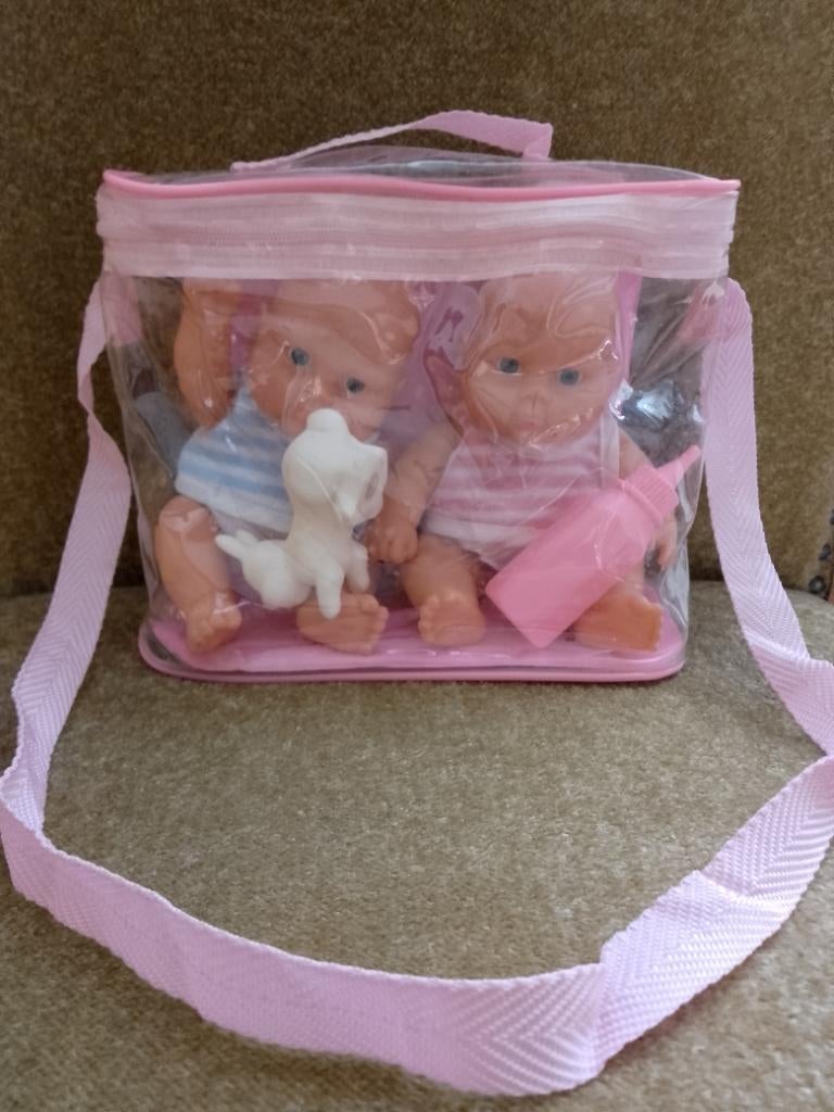 Twee poppen in draagtas, Kinderen en Baby's, Speelgoed | Poppen, Ophalen of Verzenden, Zo goed als nieuw, Barbie