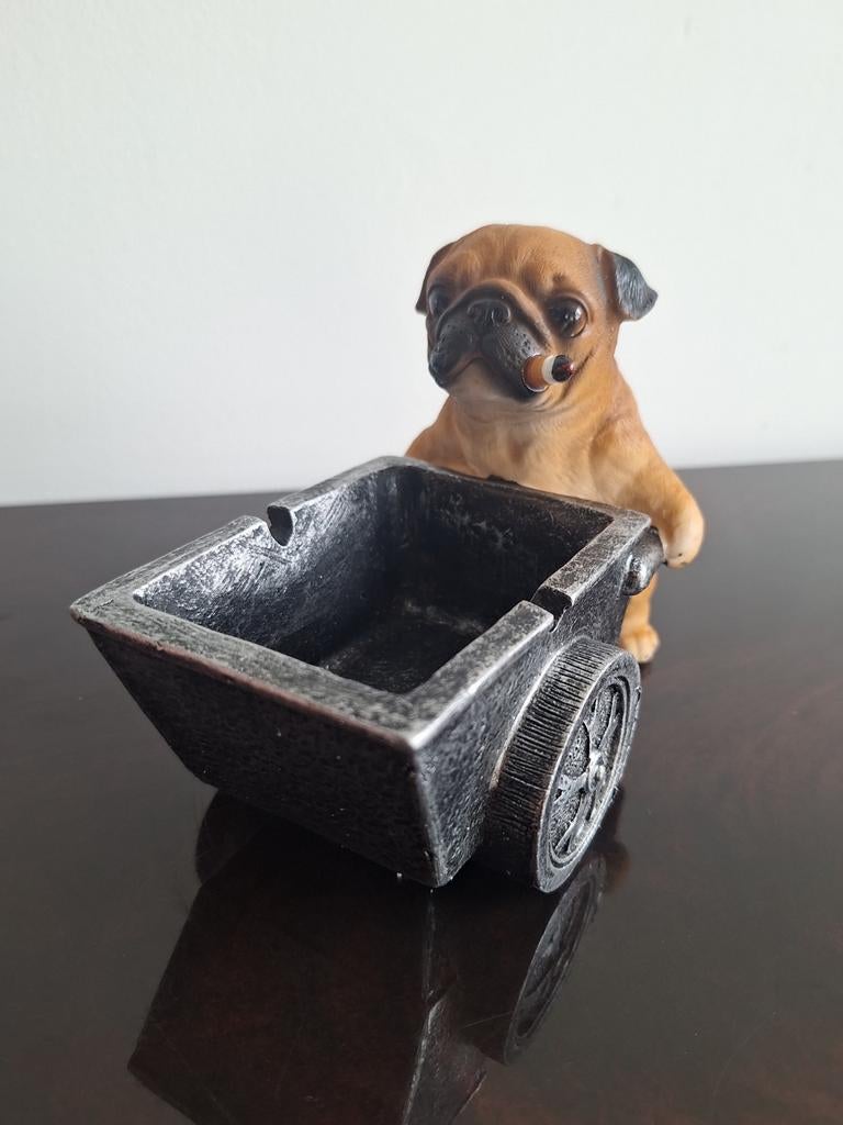 Decoratieve asbak met mopshond en kruiwagen, Meerkleurig, Overige stijlen, Nieuw, Ophalen of Verzenden