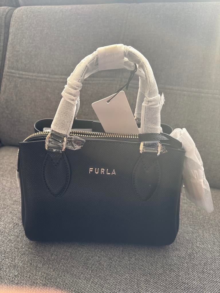 Nieuwe Furla tas - Elegant en Compact, Ophalen, Nieuw, Zwart, Handtas