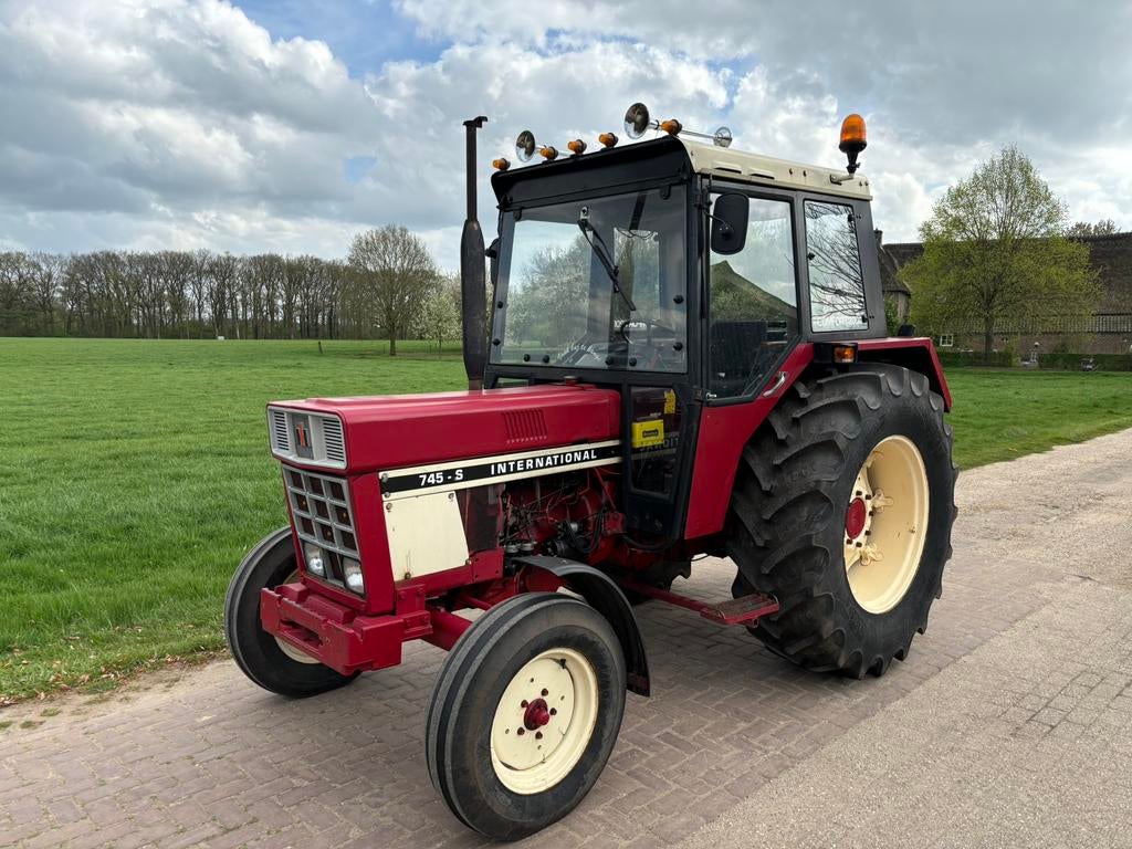 International 745-S met kenteken, Zakelijke goederen, Agrarisch | Tractoren, Ophalen, Gebruikt, Meer dan 10000, Case IH