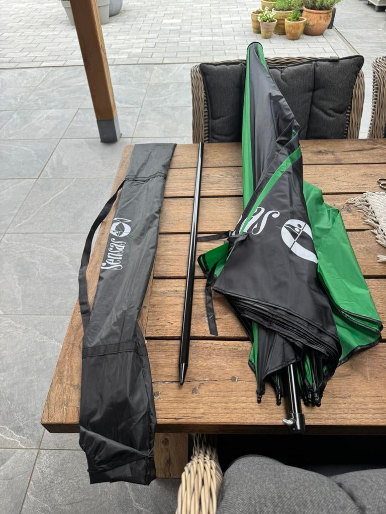 een nieuwe sensas paraplu, Watersport en Boten, Hengelsport | Witvissen, Ophalen of Verzenden, Nieuw, Overige typen