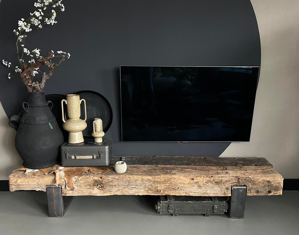 Tv- meubel van oude gebinten., Ophalen, Eikenhout, Zo goed als nieuw, 200 cm of meer