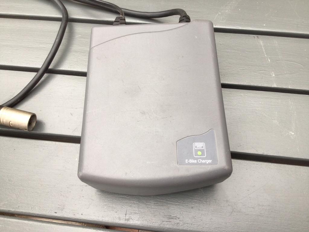 3 pins oplader, Ophalen, Gebruikt