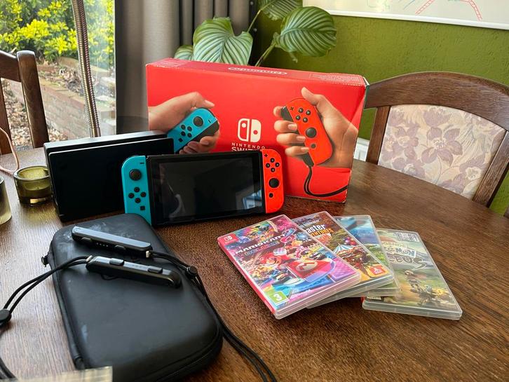 Nintendo Switch met games en accessoires, Spelcomputers en Games, Games | Nintendo Switch, Zo goed als nieuw, 3 spelers of meer