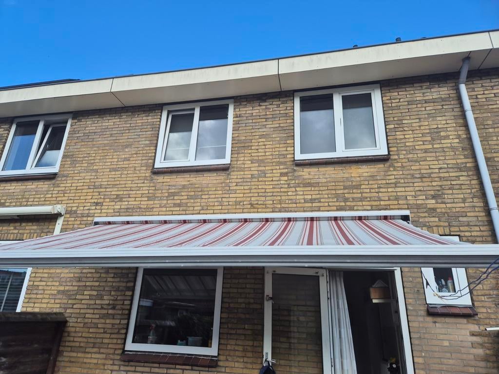 Zonnescherm met duidelijke gebruikssporen, Ophalen, Gebruikt, 150 tot 300 cm, 250 cm tot 450 cm