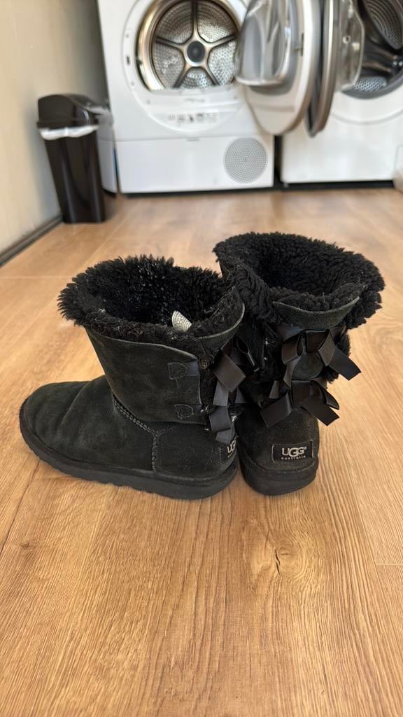 Uggs bow baily maat 38, Kleding | Dames, Ophalen, Zwart, Lage of Enkellaarzen, Gedragen