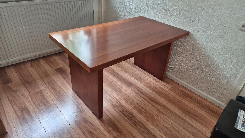 BoConcept eettafel, Huis en Inrichting, Ophalen, Gebruikt, 50 tot 100 cm, Kersenhout