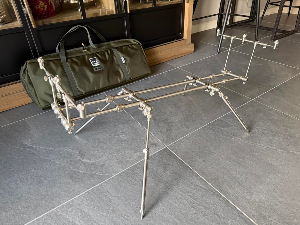 Solar P1 Universal Pod incl P1 Adjus 3-Rod Buzzerbars ZGAN, Watersport en Boten, Hengelsport | Karpervissen, Ophalen of Verzenden