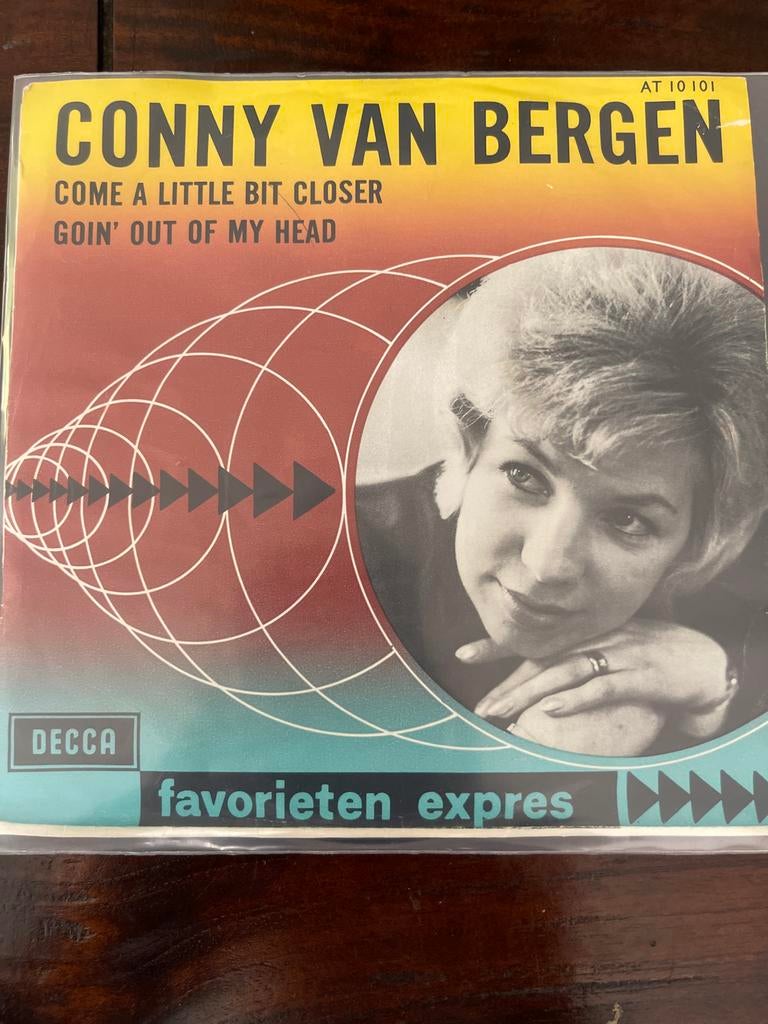 Conny van Bergen - Come a Little Bit Closer (Single), Cd's en Dvd's, Vinyl Singles, Gebruikt, 7 inch, Single, Ophalen of Verzenden