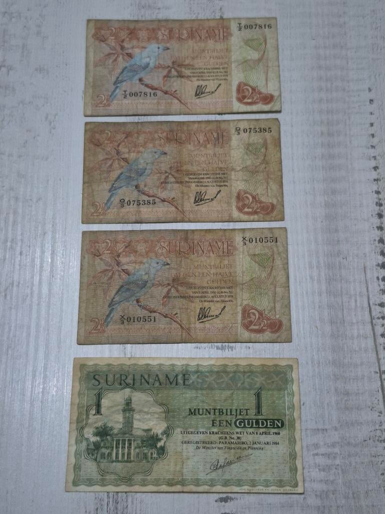 Surinaamse Bankbiljetten: 3x 2 Gulden, 1x 1 Gulden, Ophalen of Verzenden, Zuid-Amerika, Setje