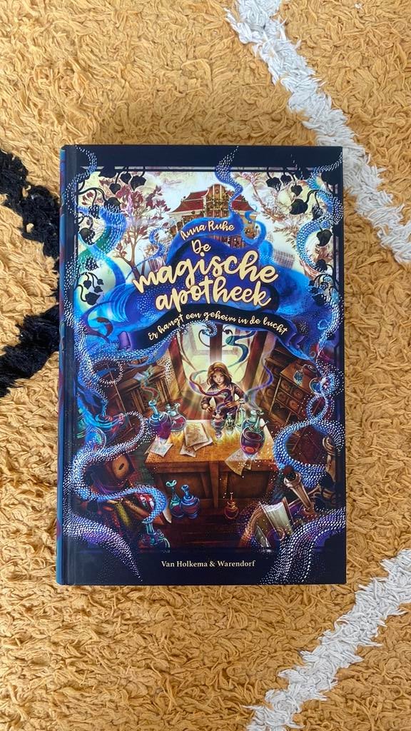 De magische apotheek, er hangt een geheim in de lucht., Boeken, Ophalen of Verzenden, Zo goed als nieuw, Fictie algemeen