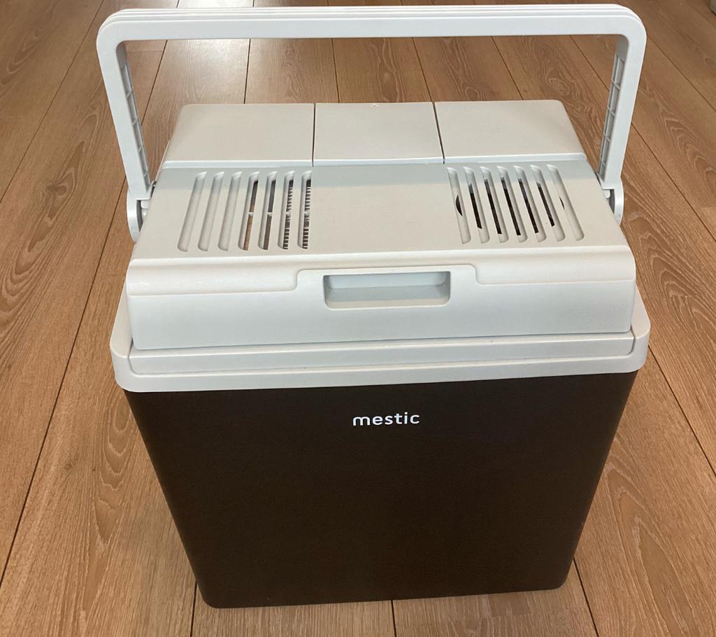 Koelbox Mestic Mtec25. met 12 V & 230 V., Caravans en Kamperen, Koelboxen, Ophalen of Verzenden, Zo goed als nieuw, Koelbox, Elektrisch