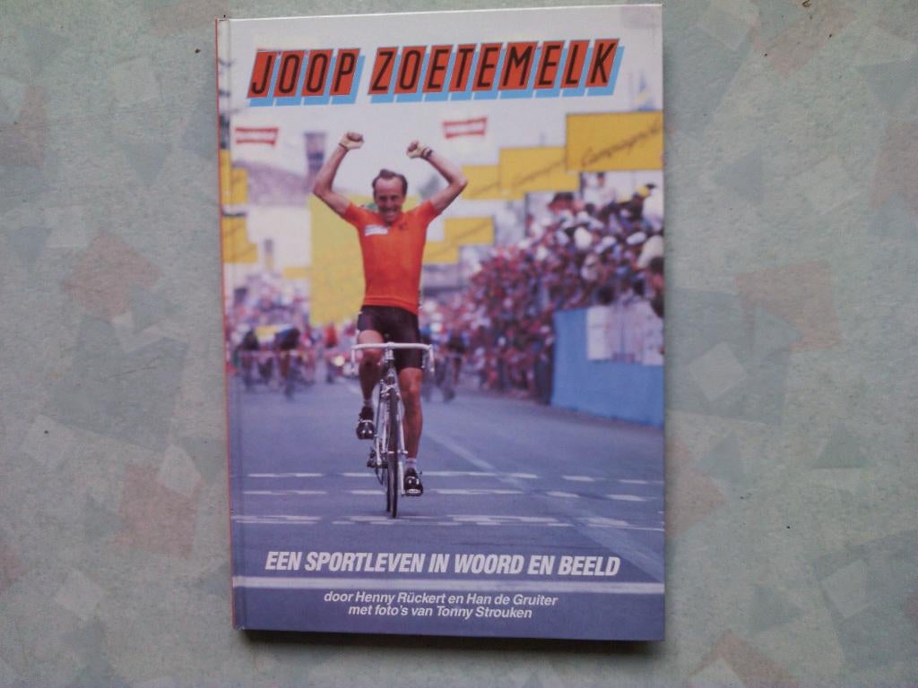 wielerboek-Joop Zoetemelk-Een sportleven in woord en beeld, Ophalen of Verzenden, Zo goed als nieuw, Lopen en Fietsen