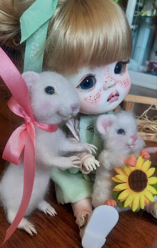 2 stuks hand gemaakte needle felted muizen, o.a bjd's blythe, Verzamelen, Poppen, Ophalen of Verzenden, Nieuw, Accessoires