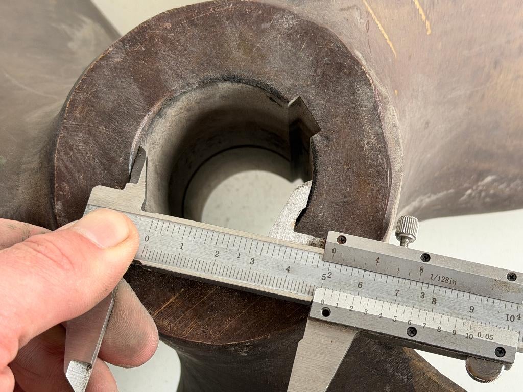 Bronzen schroef 895884 63346, Ophalen of Verzenden, Gebruikt, Motor en Techniek