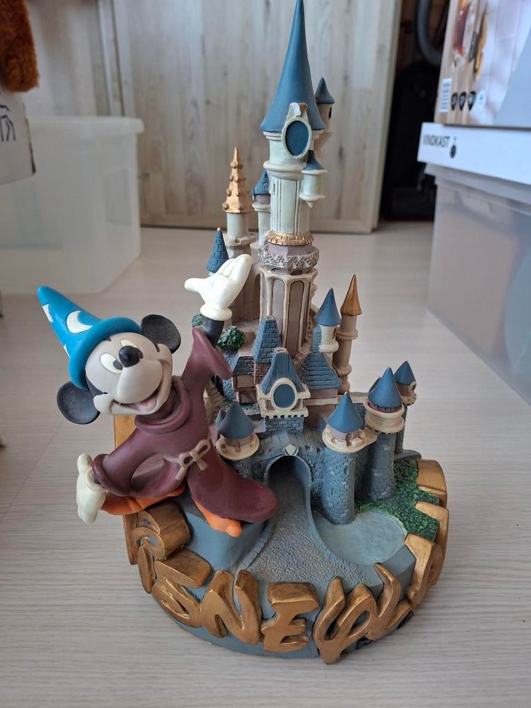 Disneyland Parijs kasteel Mickey Mouse, Ophalen, Mickey Mouse, Zo goed als nieuw, Beeldje of Figuurtje