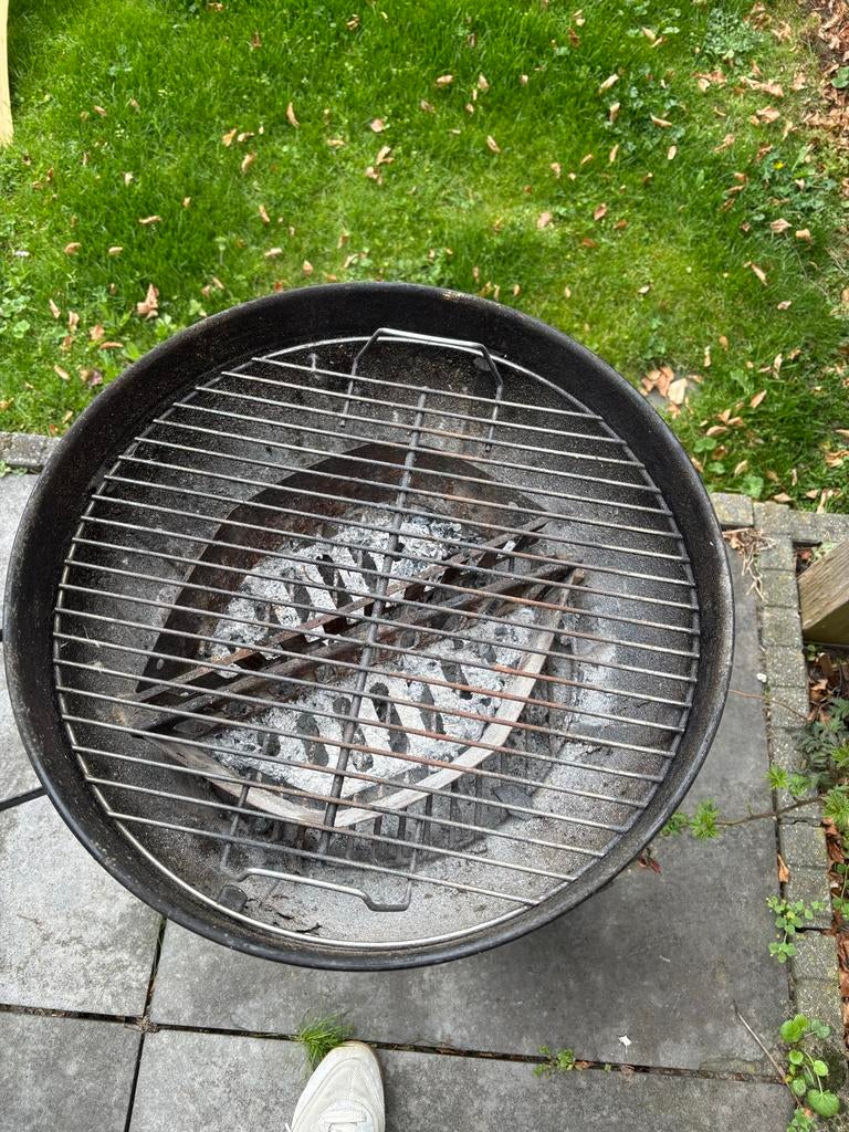 Weber houtskoolbarbecue met deksel, Tuin en Terras, Ophalen, Gebruikt