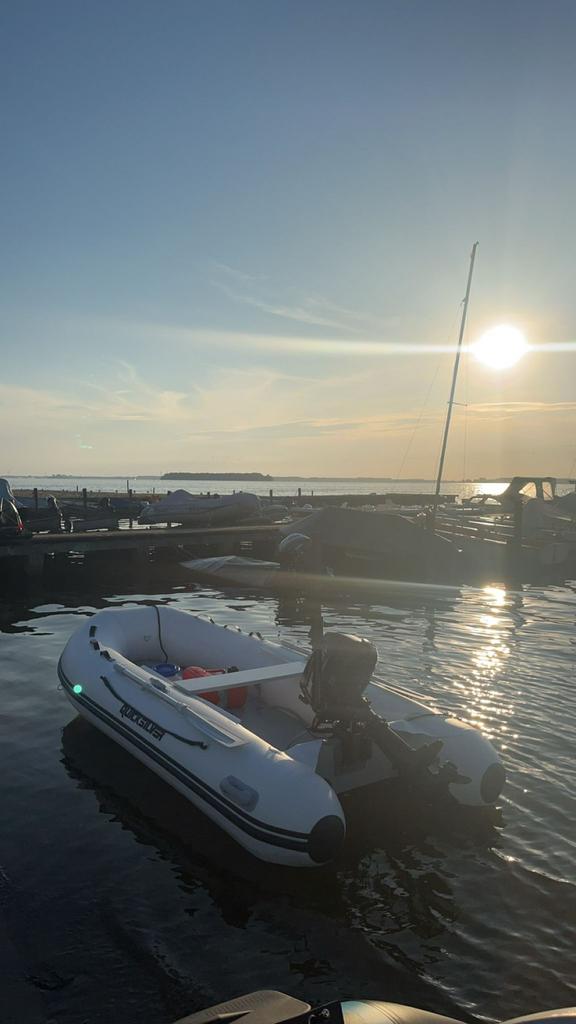 Quicksilver 3.20 + Mercury 6pk (30 vaaruren) + fietstrailer, Ophalen, Zo goed als nieuw, Motor en Techniek, Motorboot