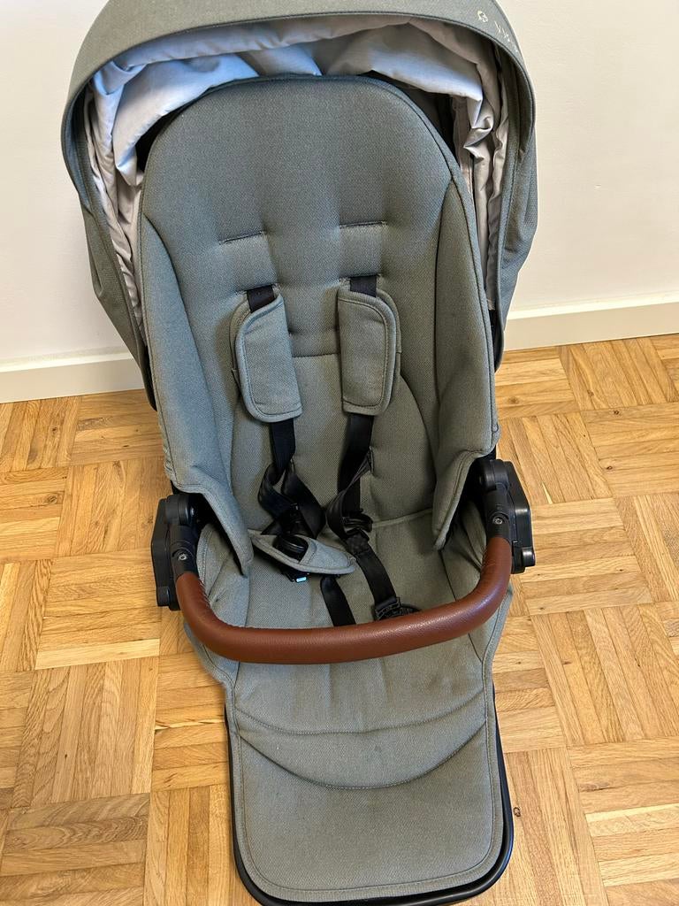 Mutsy Icon Vision Reiswieg, Zit, Voetenzak & Adapter, Ophalen, Zo goed als nieuw, Combiwagen, Met reiswieg