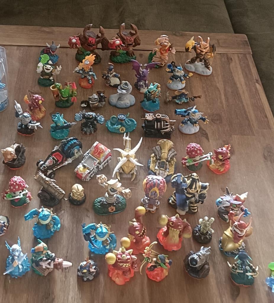 Skylanders Wii, figuren,portals en spelletjes, Avontuur en Actie, 2 spelers, Ophalen of Verzenden, Zo goed als nieuw