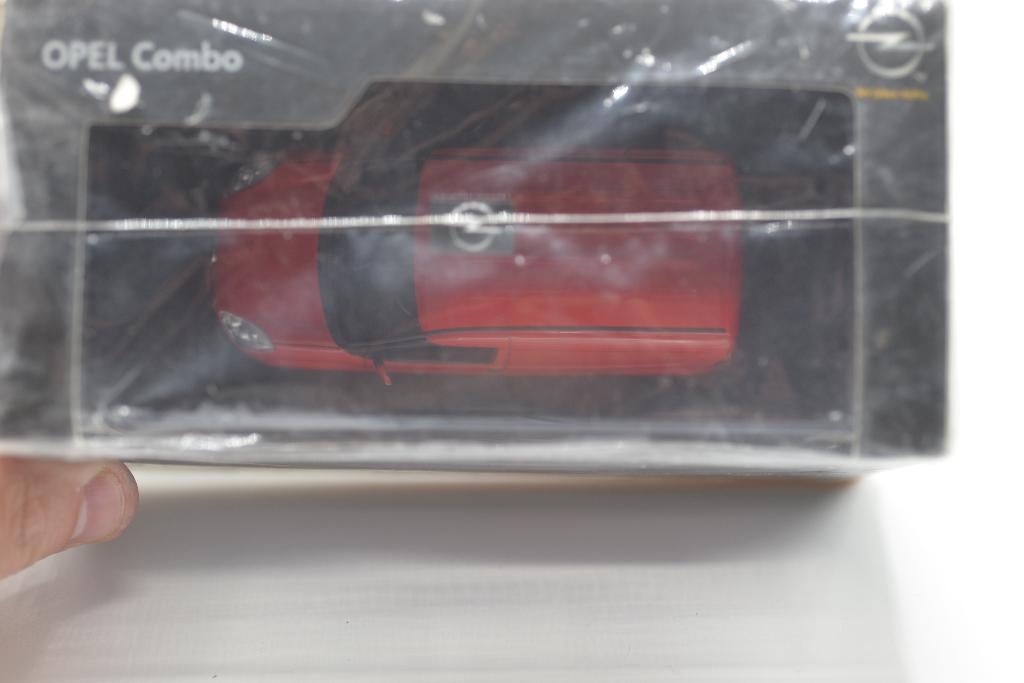 Norev Opel Combo rood 1:43 bj 12-18, -, Norev, Ophalen of Verzenden, -