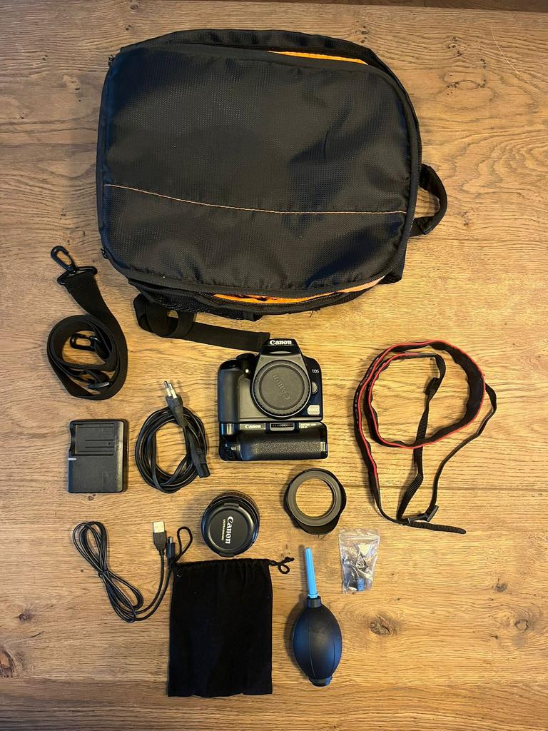 Canon EOS 1000D + 35-80mm lens, Audio, Tv en Foto, Fotocamera's Digitaal, Ophalen of Verzenden, Zo goed als nieuw, Canon, Geen optische zoom