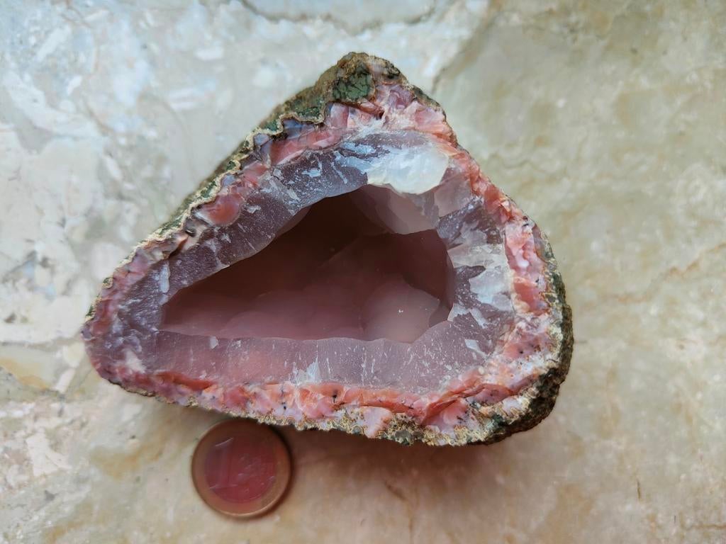 230 gram. Prachtige Roze Agaat Geode - Uniek Mineraal, Verzamelen, Mineralen en Fossielen, Ophalen, Mineraal