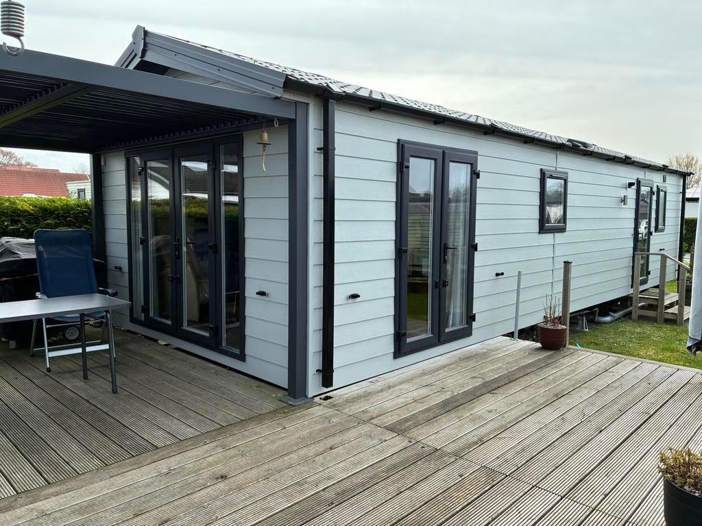 Chalet te koop in Zeeland (11x4m) met staanplaats, Caravans en Kamperen, Stacaravans, Tot en met 4